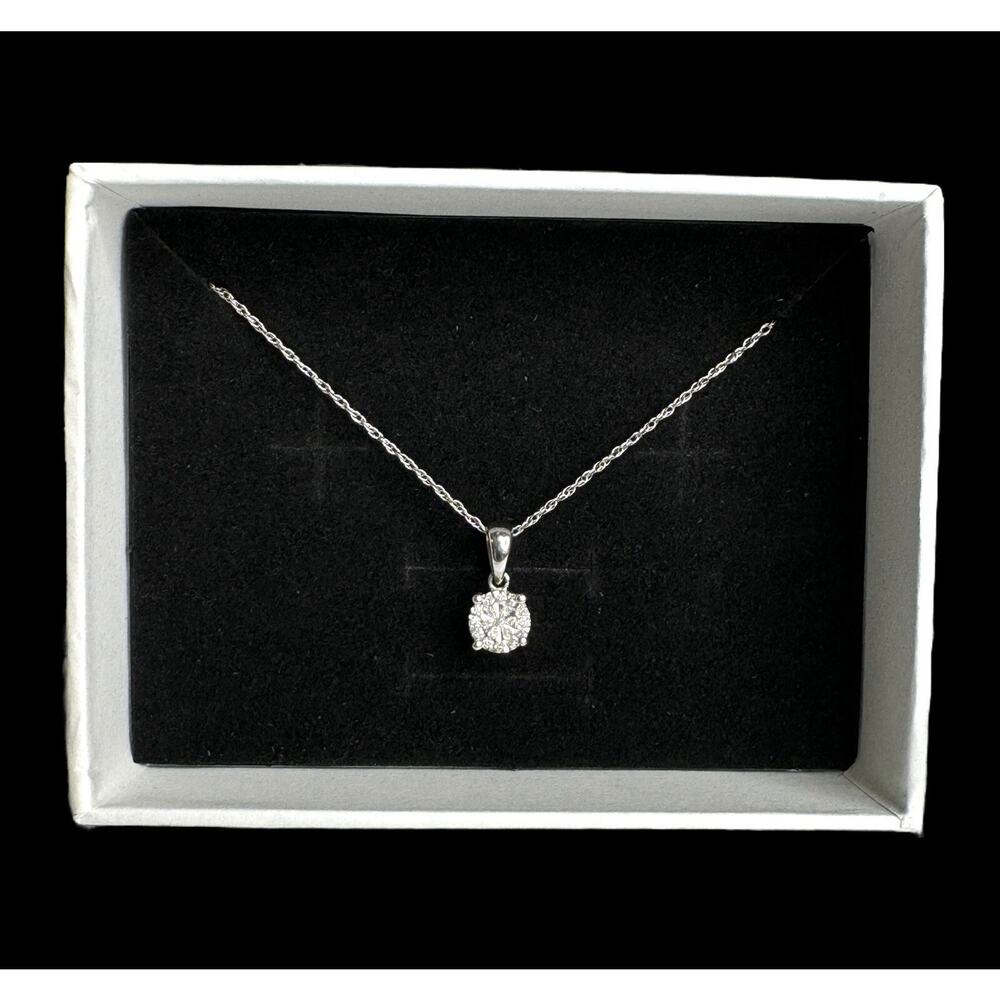 NWT 1/10 ct tw Diamond Cluster 925 Sterling Silver Pendant & Chain 18"